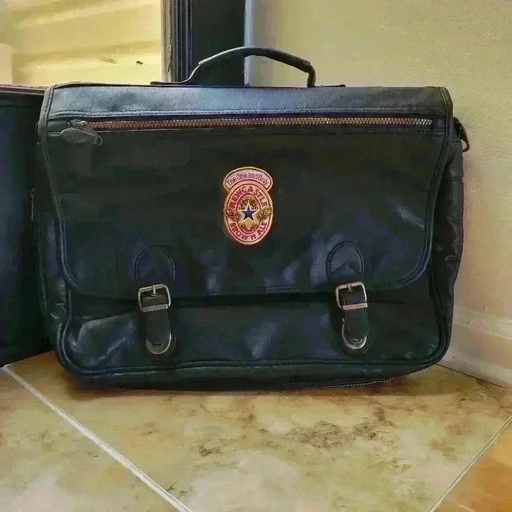 VTG NEWCASTLE BROWN IN ALE SECURITY EXECUTIVE LEATHER BRIEFCASE BLACK BURGUNDY